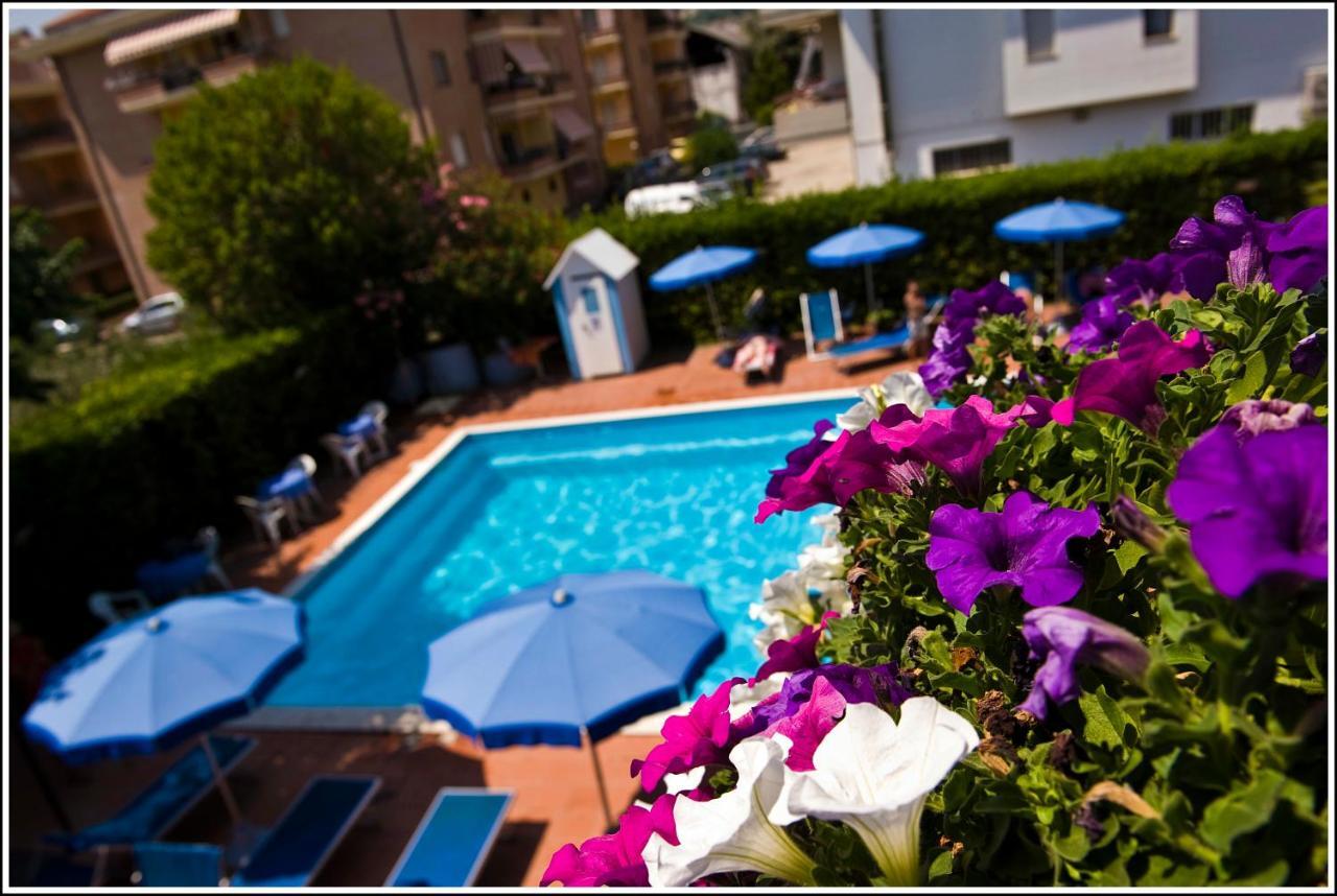 Hotel Leuco' Martinsicuro Exterior foto